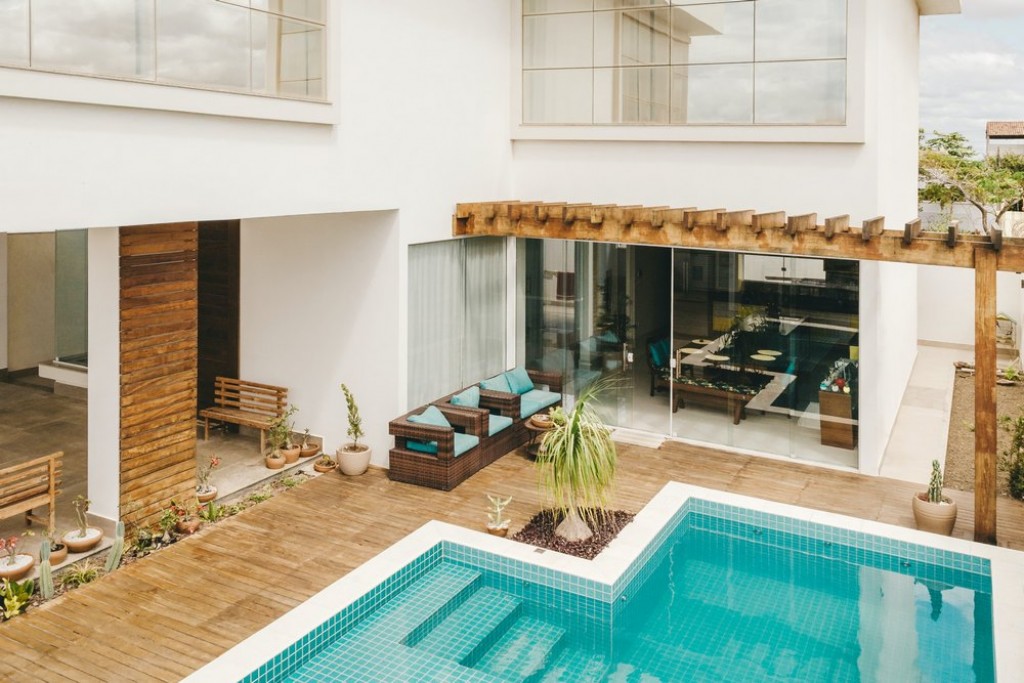 What is included in the price of apartments in Northern Cyprus