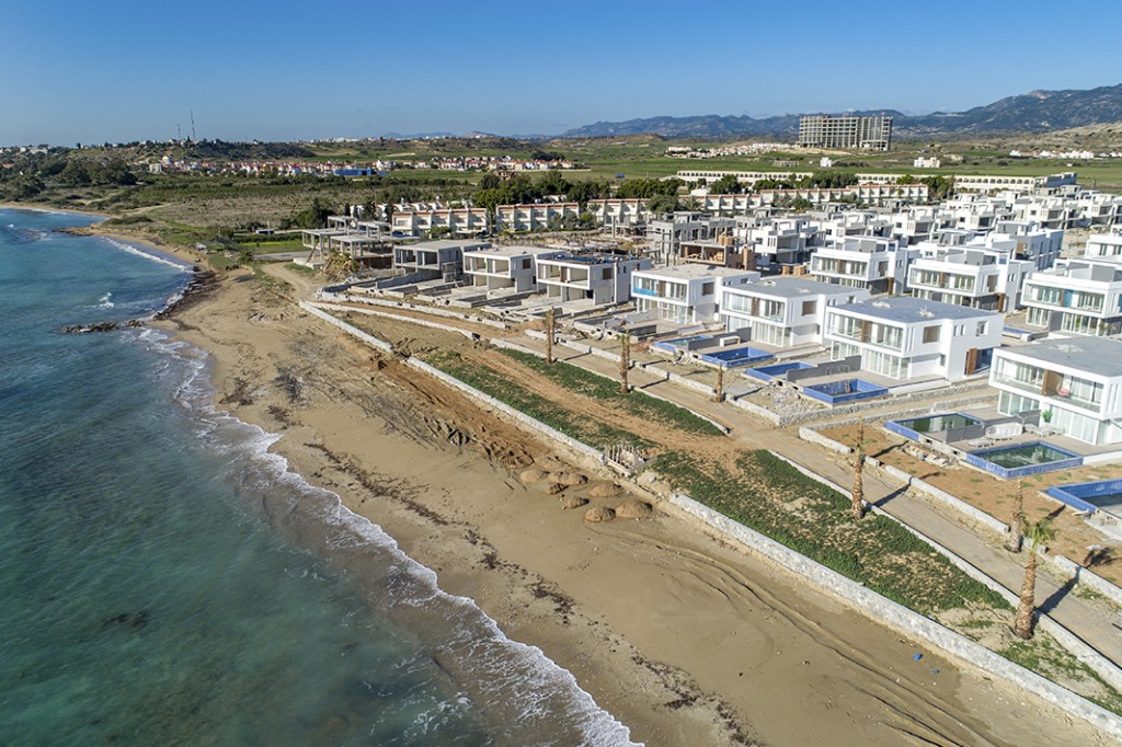Right on the sea front – pure luxury!